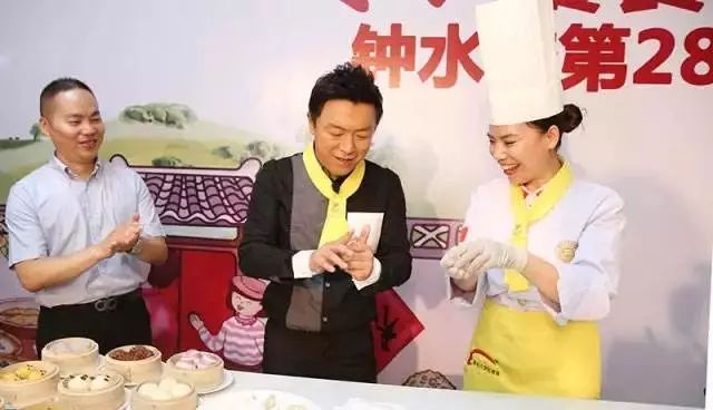 中国有两个新东方学校 一个教你英语、另一个教你做菜