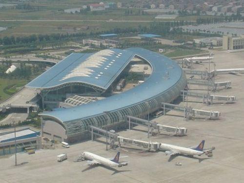 宁波栎社国际机场的工作人员们依旧一丝不苟地奋战在第一线