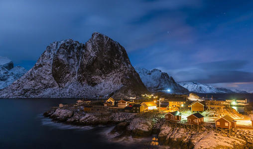 Kappland Arkitekter在挪威岛的崎岖景观中栖息着CabinStokkøya