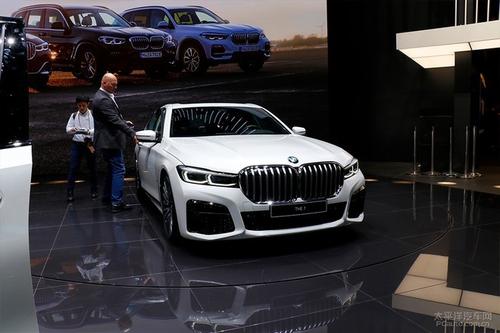 宝马正在日内瓦车展上展示其用于5系旅行车的最新M Performance零件和配件