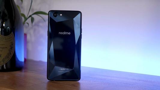 有机会以不到3000卢比的价格购买Realme 1和Oppo F9