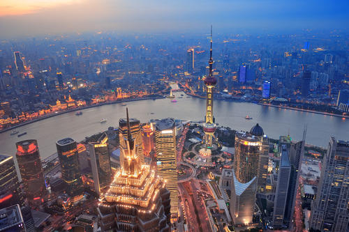 Foster Partners和Heatherwick Studio完成上海摩天大楼二人组