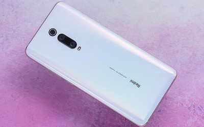 Redmi 5 Plus配备了5.9英寸大屏全高清Plus显示屏