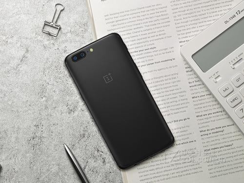 OnePlus 5的6GB RAM和64GB存储版本的价格预计为32,999卢比