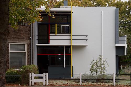 Xavier Delory想象Gerrit Rietveld的SchröderHouse被原色油漆覆盖