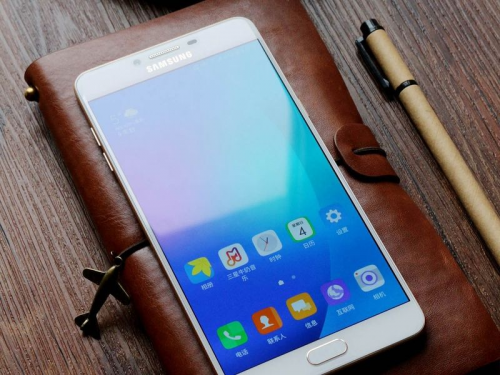 智能手机制造商三星在印度市场推出了Galaxy C9 Pro手机
