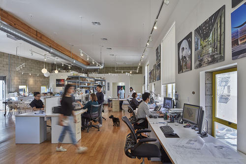 JFAK Architects为洛杉矶的以环境为重点的公司提供的自适应再利用项目的特色