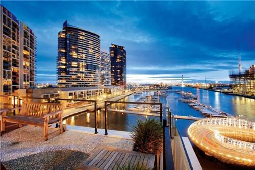 墨尔本的索伦托之家是对澳大利亚海滨建筑的现代诠释