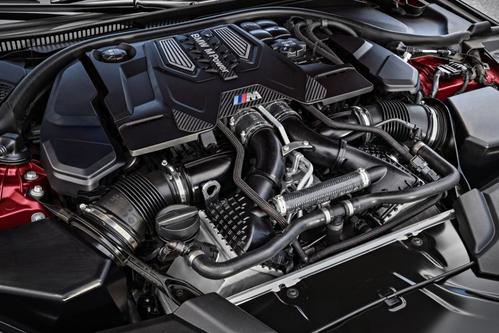 动力来自采用BMW M TwinPower Turbo技术的最新4.4升V8发动机