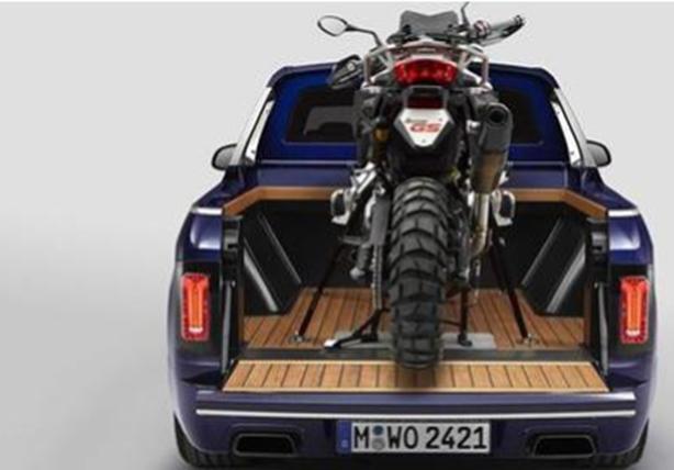 宝马X7皮卡只能装下一辆大型摩托车
