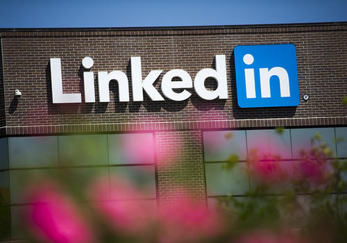 LinkedIn正在使用AI查找和删除不适当的用户帐户