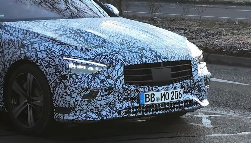 2021年梅赛德斯-奔驰C级W206原型车终于展示了尾灯