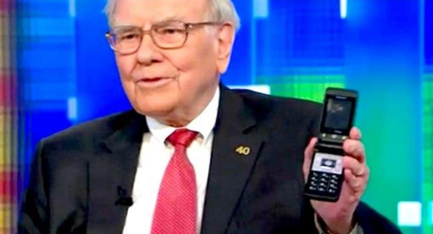 沃伦巴菲特放弃拥有10年历史的翻盖手机转而使用iPhone  11