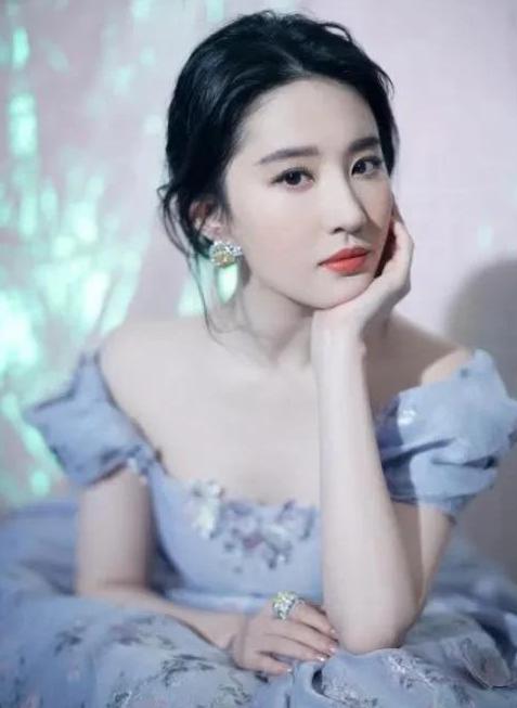 人均刘亦菲_刘亦菲性感图片(2)