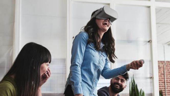 科技资讯:Oculus Go独立VR头盔将于5月初发布