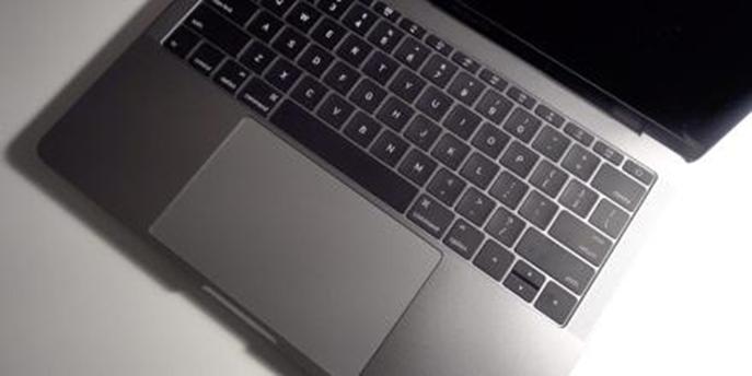 苹果可能计划生产由两个显示屏组成的MacBook