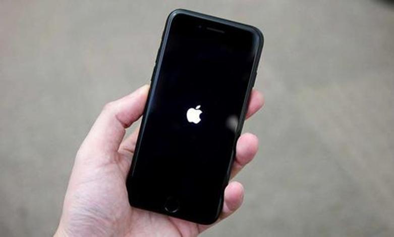 苹果CEO在史蒂夫乔布斯的生日纪念日上发布了第一部iPhone