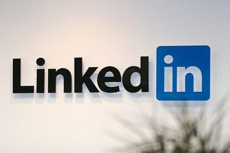 LinkedIn用新的聪明的回复来加速商业介绍