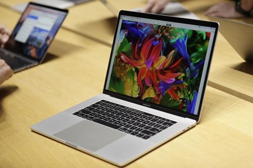 较薄的MacBook Pro具有触摸屏功能键