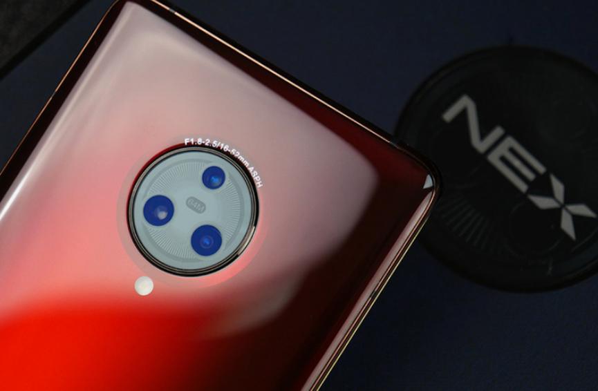 仅三颗主摄镜头却具备强悍拍照能力 vivo  NEX  3S测评