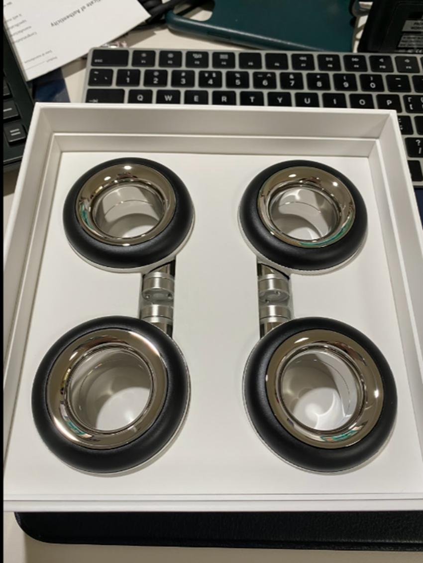 Mac  Pro  Wheels  Kit照片展示了这个昂贵的附件