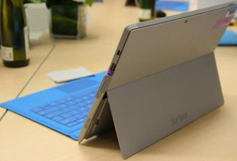 微软正在调查导致Surface Pro 7随机关闭的问题