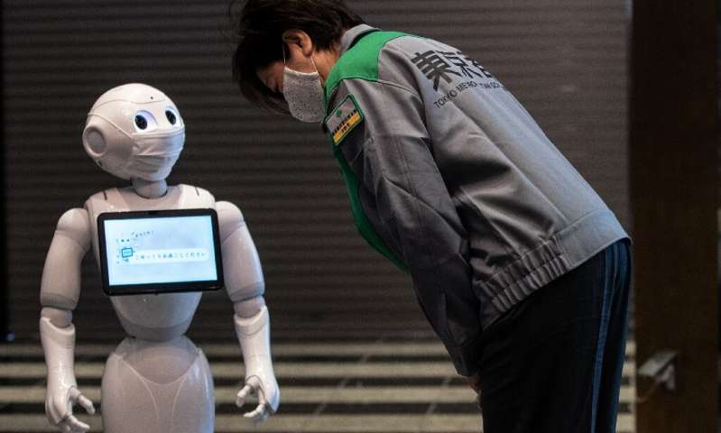 “我为你加油”：在东京检疫区欢迎机器人