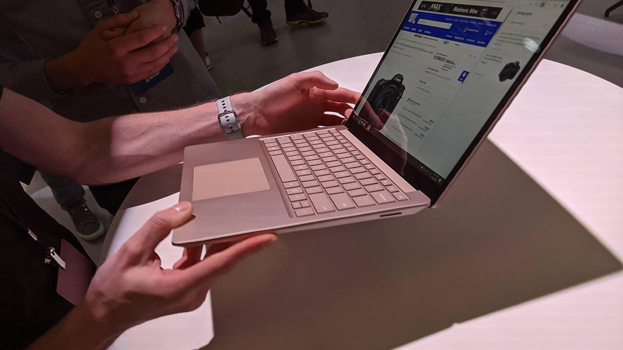 Surface Laptop 3维修免费提供随机破解的屏幕