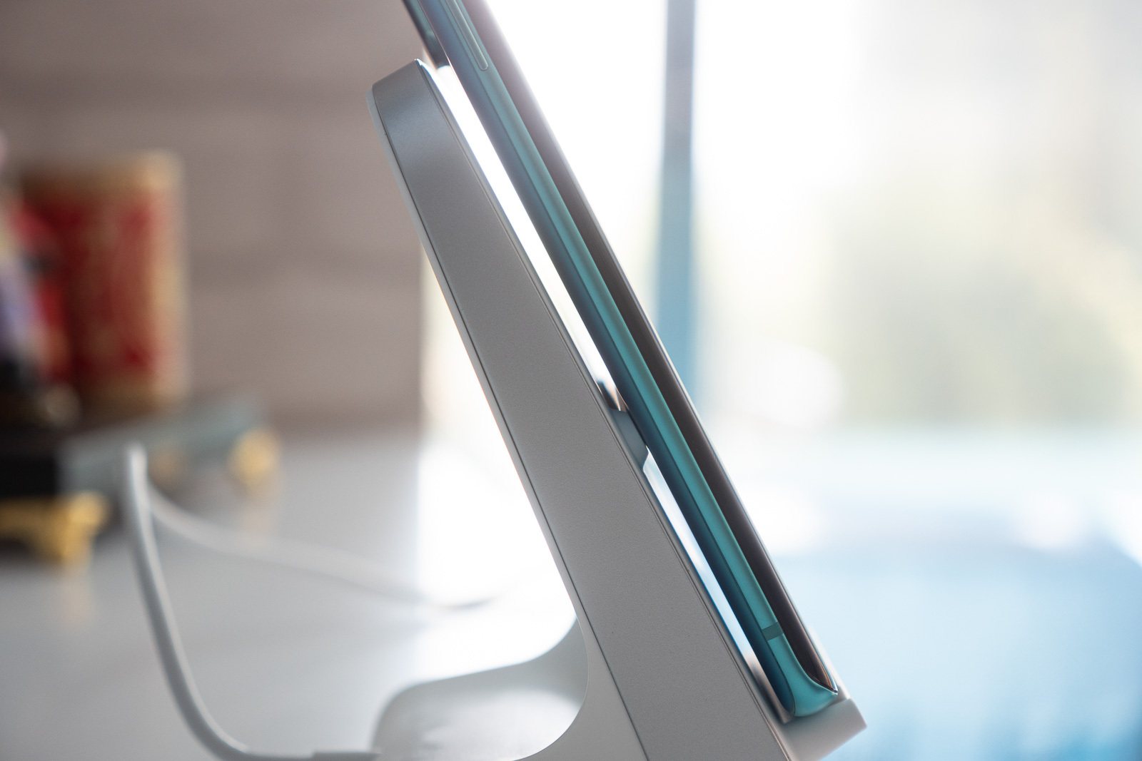 OnePlus  Warp  Charge  30无线充电器测试：速度有多快？可以为其他手机充电吗？