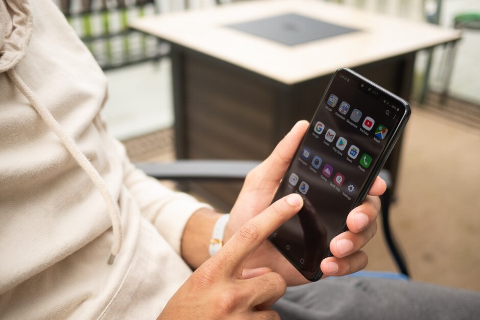 Verizon的LG V40 ThinQ加入Android 10派对，只剩下一个运营商