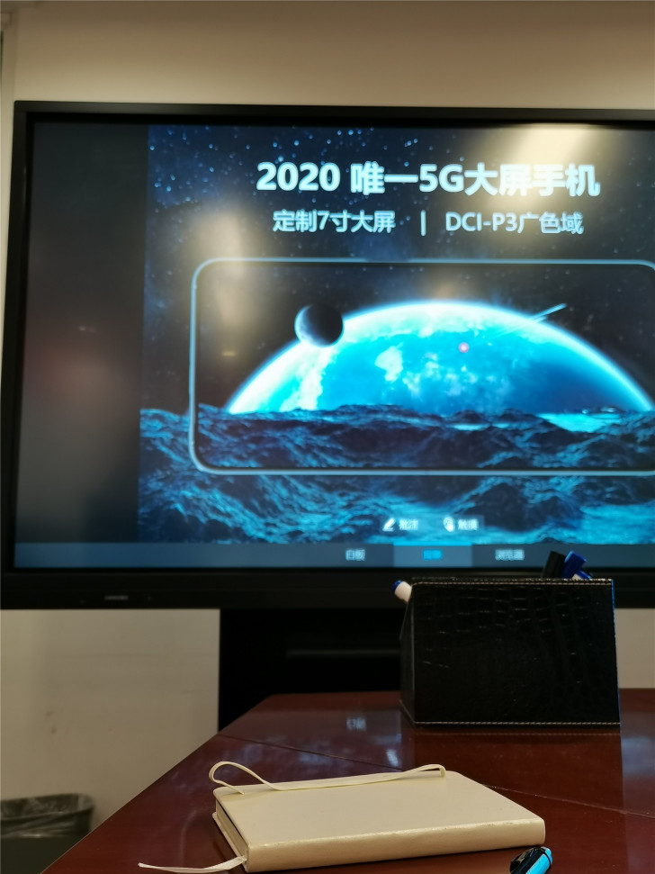 泄露的照片显示了荣耀X10 Max 5G的7英寸屏幕