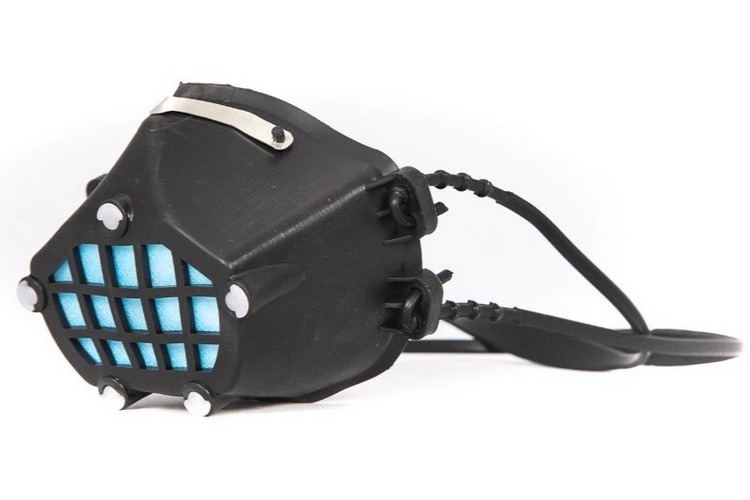 这款可重复使用的硅胶口罩带有10个可更换的空气过滤器