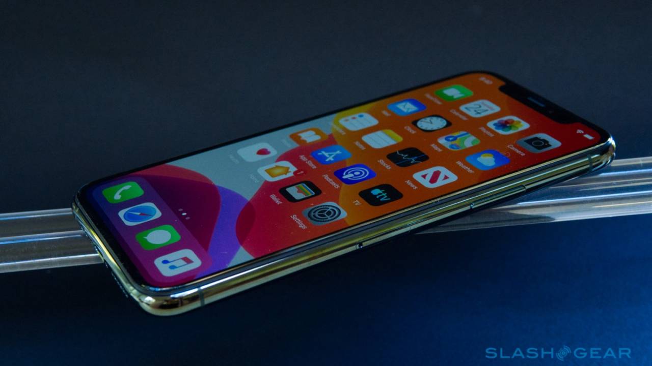 iPhone 12供应线索表明OLED发生了重大变化，这是Apple的首次
