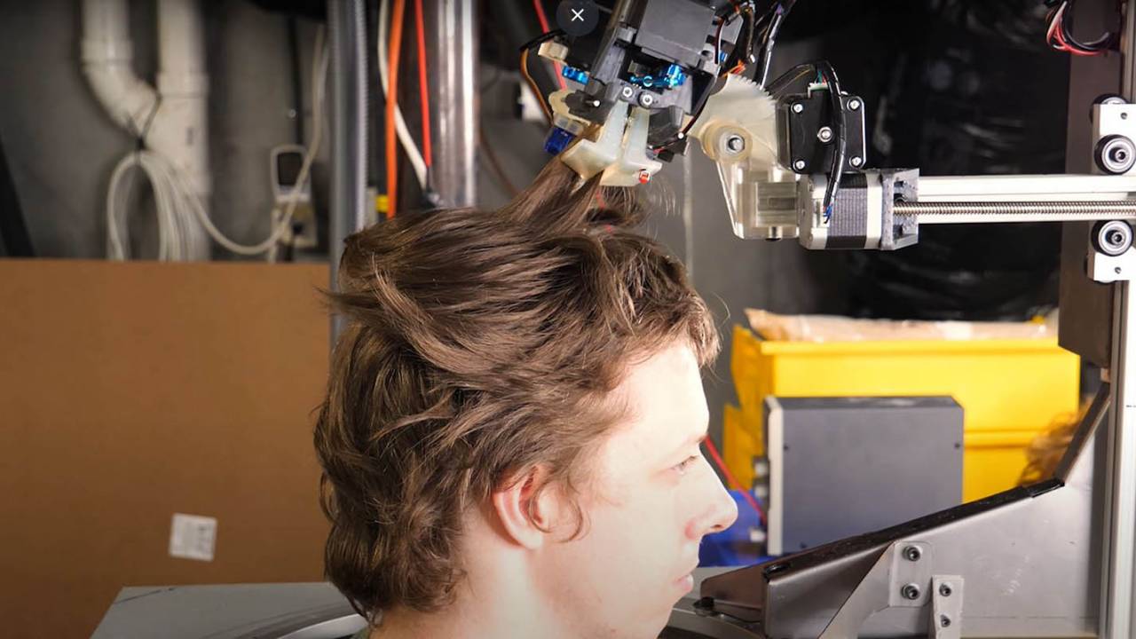 工程师建造理发机器人，提供隔离发型