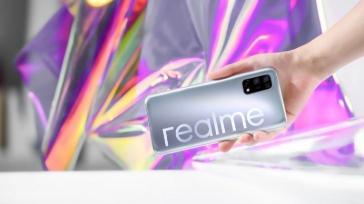Realme  V5配备打孔显示器和48MP四摄像头