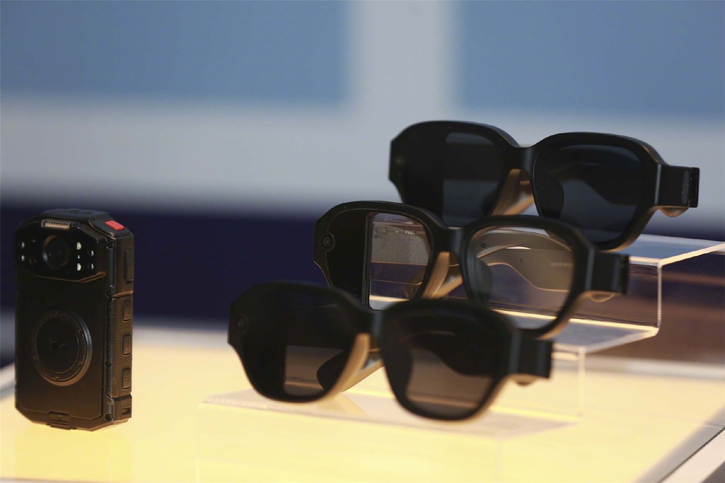 酷派Xview智能可穿戴AR眼镜在中国上市，售价2999元人民币