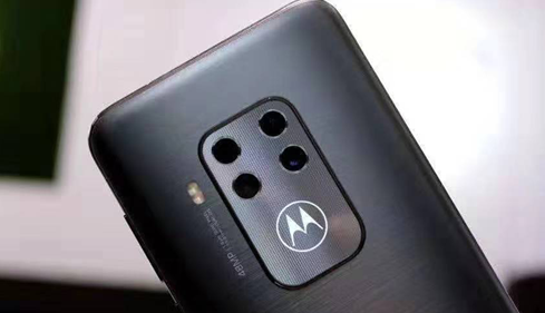 摩托罗拉One Zoom获得Android 10的测试版本