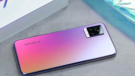 Vivo正在使用变色玻璃来改变颜色的手机