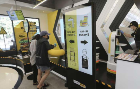 AI机器人为韩国的餐厅客户提供服务