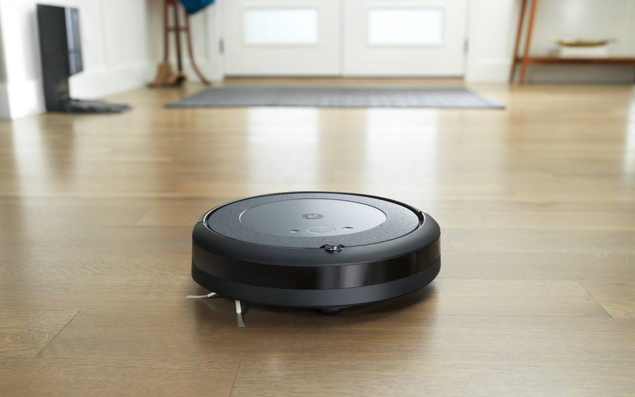 iRobot  Roomba  i3 +是一款便宜的带有自动清空垃圾箱的吸尘器