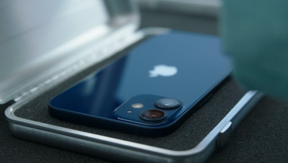 iPhone 12 Mini配备5.4英寸OLED显示屏