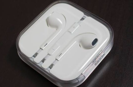 苹果iPhone 12系列将在法国标配耳机
