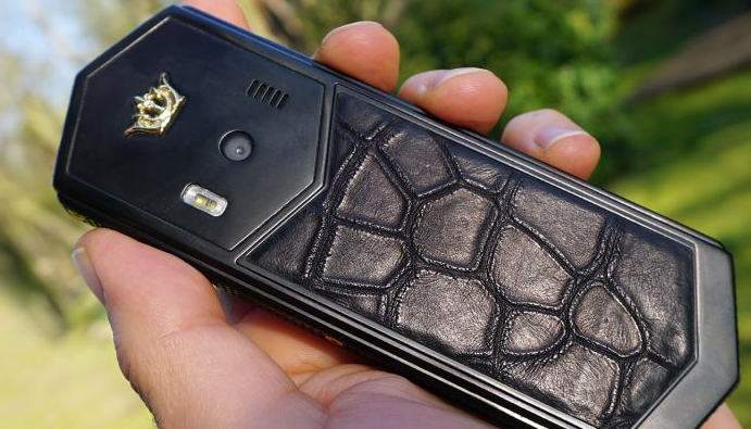 来自Caviar的Viking Rurik Gold专属手机