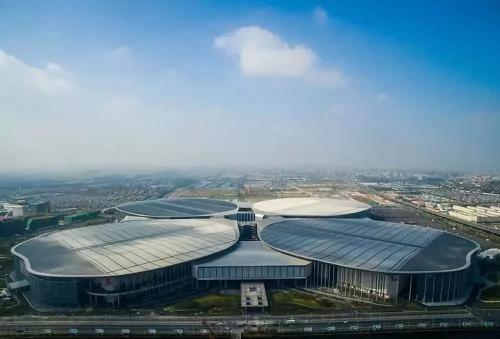 国新办举行第二届中国国际进口博览会倒计时100天新闻发布会