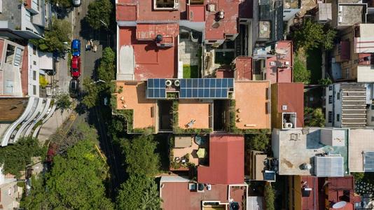 Taller Hector Barroso在墨西哥城完成了焦糖色的公寓大楼