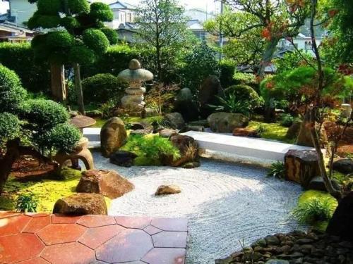 Panovscott围绕中央庭院花园重新布置悉尼小屋