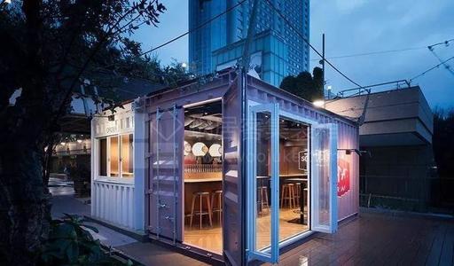 Rabih Geha Architects在贝鲁特夜总会重塑了运输集装箱的美学