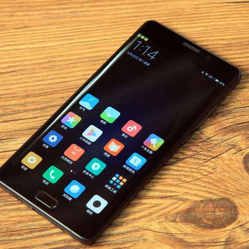 中国的智能手机制造商小米已经推出了Mi Note 2手机的新版本