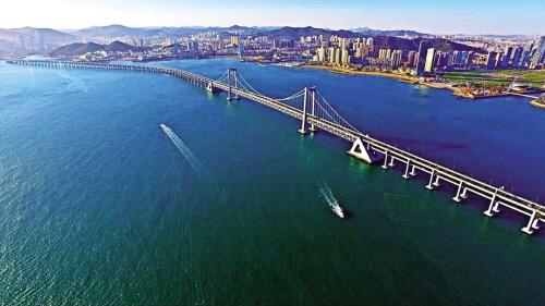 建筑物将通过空中天窗提供海湾大桥和整个城市的美景