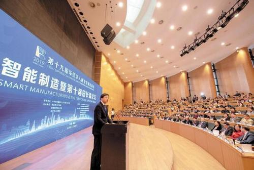 建立自己的一个年轻的木匠居住是由工作室LABRI这个小小的项目